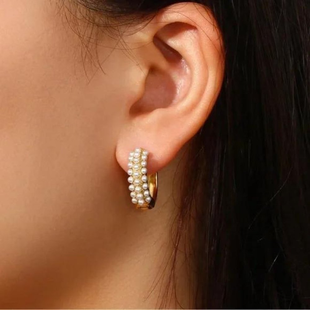 New 18K Gold Fresh Water Pearl Huggies Earrings, CUTE RING, SHINY RING.